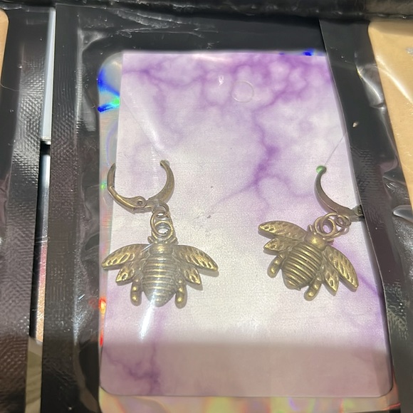 Versace Parfums Vintage Crossbody & Free Jewelry  light wear as she is Vintage - Picture 6 of 17